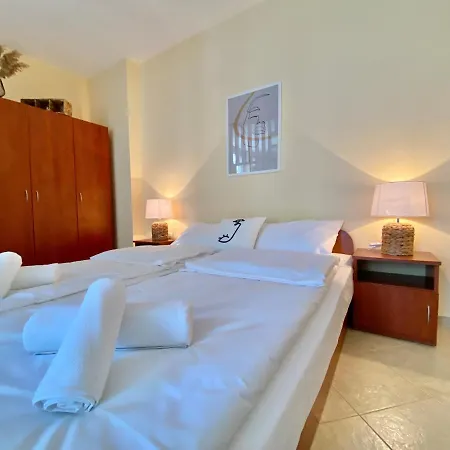 Karolina Hotel - Private Apartment - Sunny Beach ساني بيتش