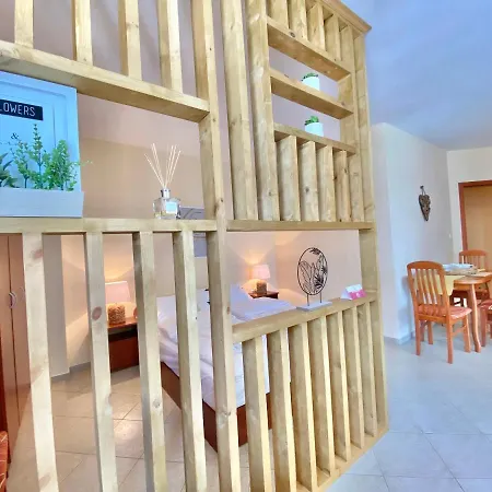 Karolina Hotel - Private Apartment - Sunny Beach شقة *